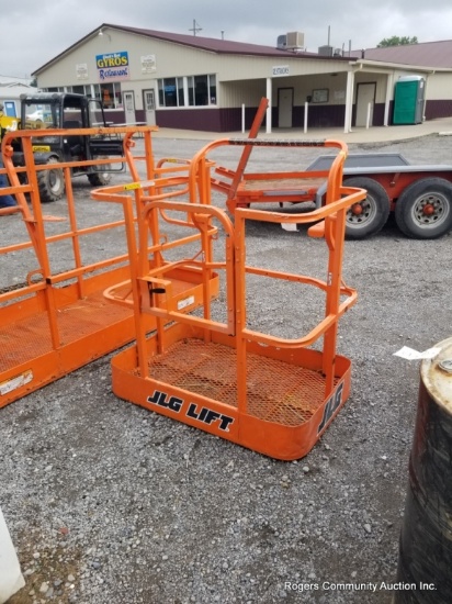 Jlg Manlift Basket - Approx. 4'
