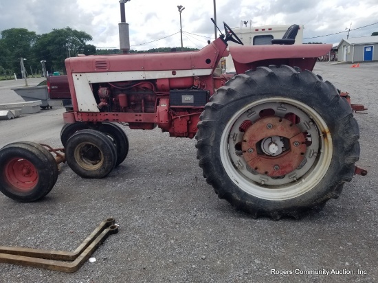 1965 Farmall 706 Diesel Tractor