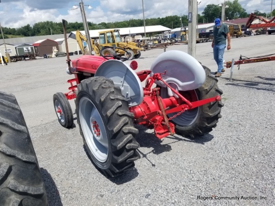 Ford 661 Tractor R-n-d