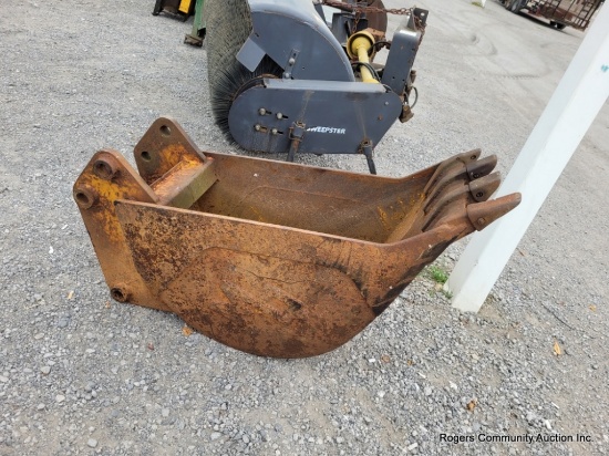 Mq 18" Backhoe Bucket