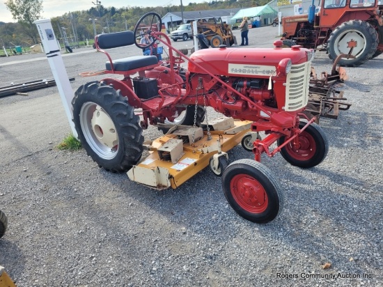 International Cub W/ Belly Mower (runs)