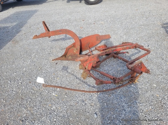 1 Bottom Plow W/ Fast Hookup For Cub