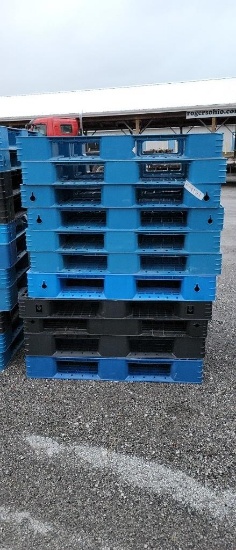 11 Plastic Pallets