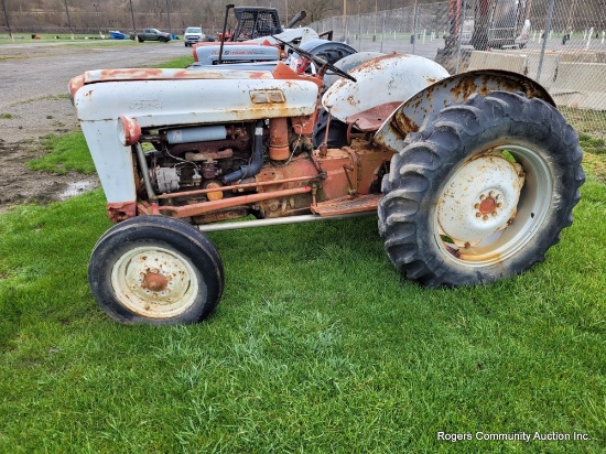 Ford 800 Tractor