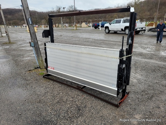 Waltco Mdl 30 Lift Gate 3000 Lb Cap W/controls