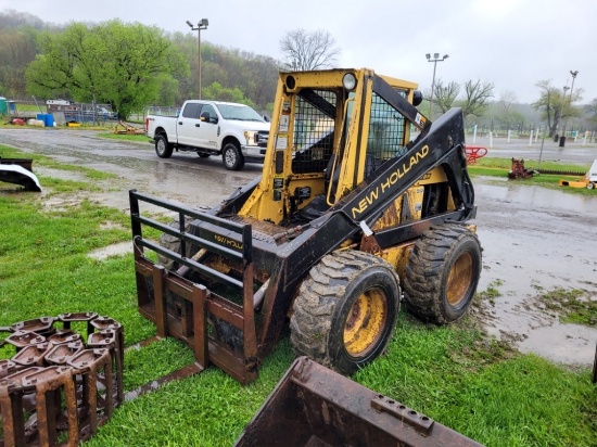 New Holland L785 Skid Loader