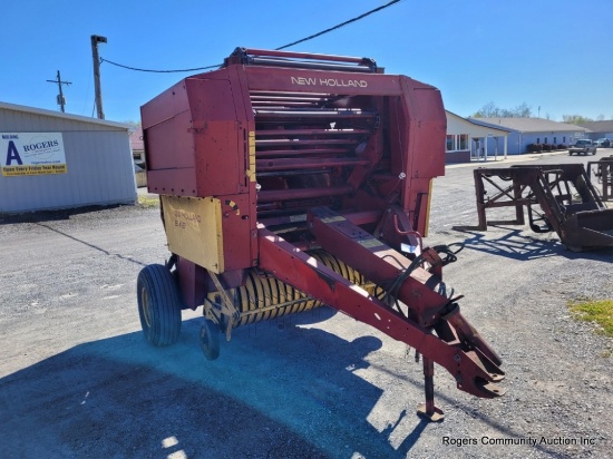 New Holland 848 Round Baler