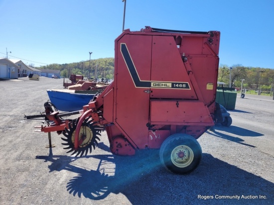 Gehl 1465 Round Baler - Works Good