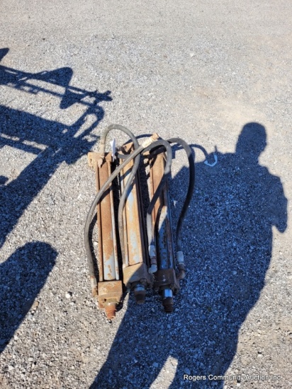 3 Hydraulic Cylinders