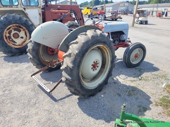 Ford 8n Tractor - Runs
