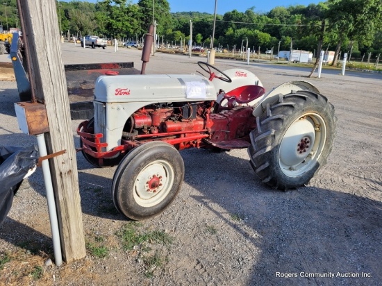 Ford 8n Tractor - Runs