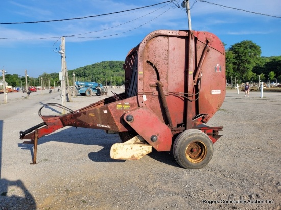 International 241 Round Baler