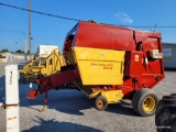 New Holland 855 Round Baler