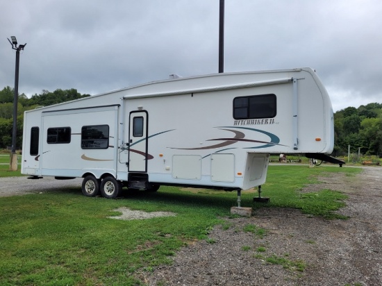 2005 Hitchhiker 5th Wheel Camper