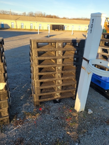 9 Plastic Palets
