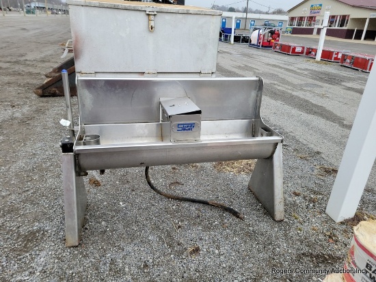 Sturdy Built Automatic Stainless Water Trough