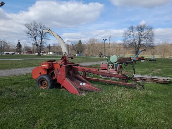 International 720 Chopper w/ Corn Head