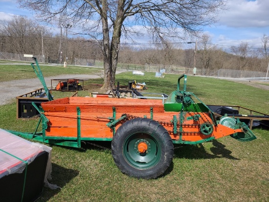 New Idea Ground Drive Manure Spreader