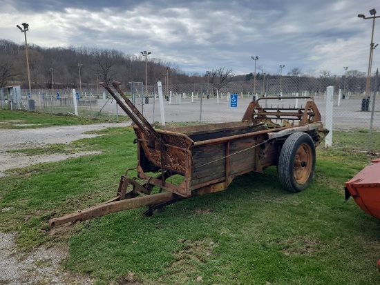 New Idea Ground Drive Manure Spreader
