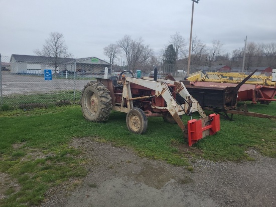 International 444 Gas Tractor Tractor w/ Loader