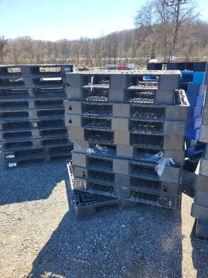 10 Plastic Pallets