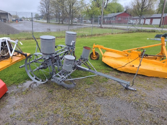 Blackhawk 2 Row Corn Planter w/ 4 Sets of Plates