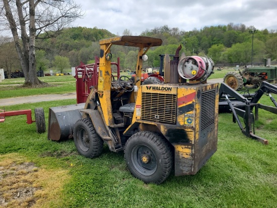 Waldon 4500B Articulating Payloader - LP Gas