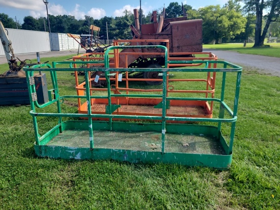 Green Maklift Bucket