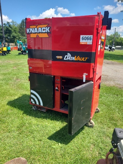 Knaack Dat Vault Work Station / Tool Box
