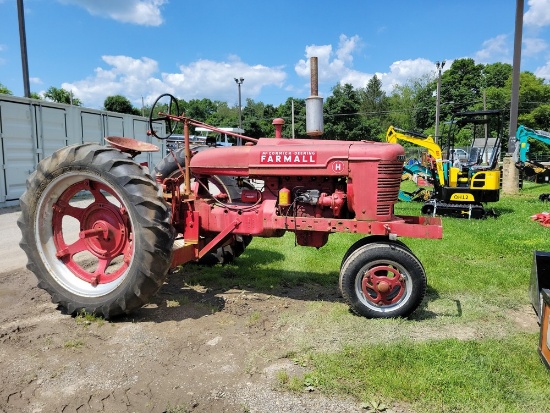 Farmall H Pulling Tractor (As Is)