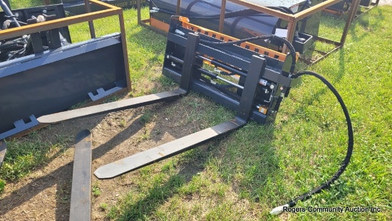 Wolverine Side Shift Pallet Forks for Skid Loader
