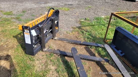 Wolverine Side Shift Pallet Forks for Skid Loader
