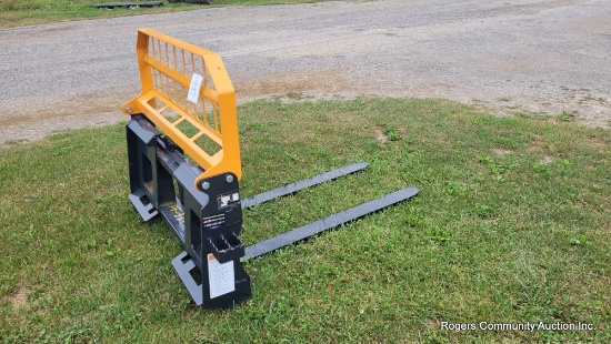 LandHonor 3500lb Fork Attachment