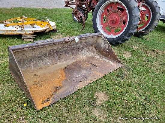 John Deere 72" Bucket