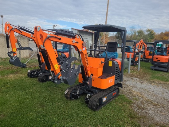 AGT L12 Mini Excavator w/ 13.5 HP engine - Orange