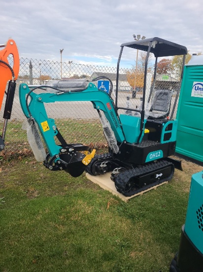 AGT QH12 Mini Excavator w/ 13.5 HP engine - Green