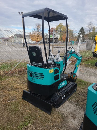 AGT QH12 Mini Excavator w/ 13.5 HP engine - Green
