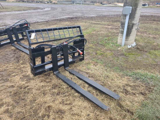 AGT Pallet Forks w/ Hydraulic Adjustment
