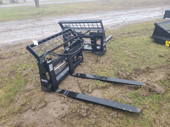 AGT Pallet Forks w/ Hydraulic Adjustment