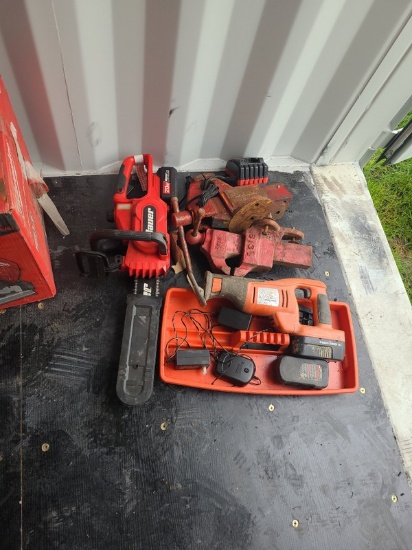 Battery Chainsaw, Firestorm Saw and 2 vises