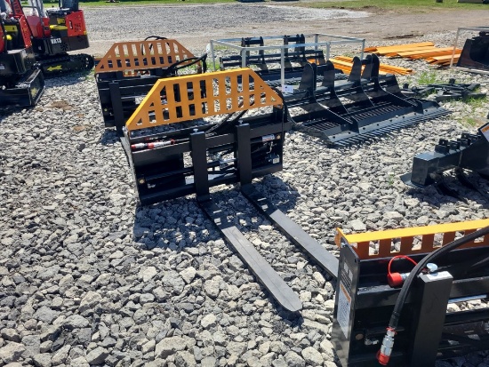 Infront YF380 Mini Skid Loader w/ Bucket