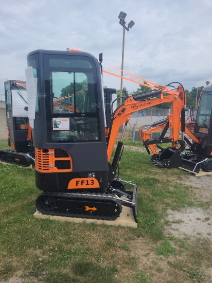 FF Ind. FF13 Mini Excavator w/ Full Cab - Broken Front Window