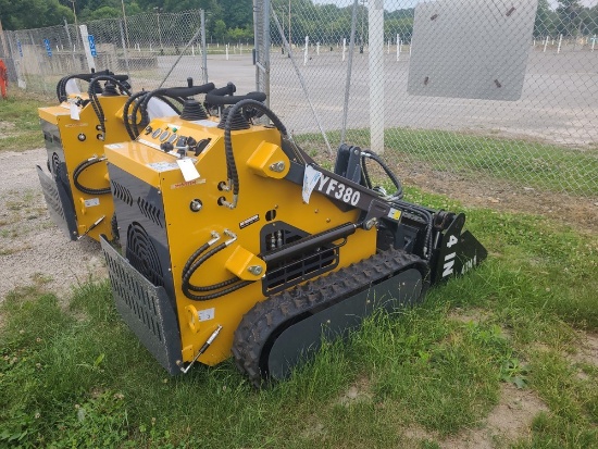 Infront YF380 Mini Skid Loader w/ 4 in 1 Bucket