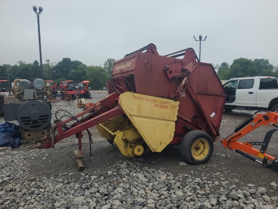 New Holland 846 Round Baler