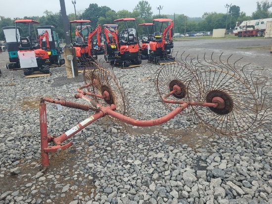 New Holland 3pt Wheel Rake