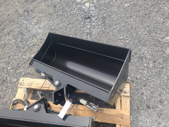 Miva Mini Excavator 32" Hydraulic Tilt Bucket