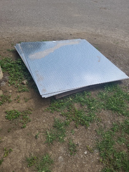 5pcs Diamond Plate Steel - 5' x 5'