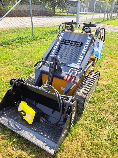 Infront YF380 Skid steer loader w/ 4-in-1 bucket