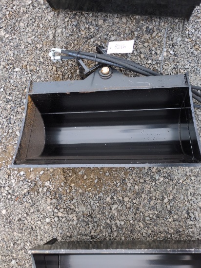 Giyi Rotating 24" Mini Excavator Bucket