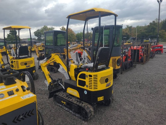 AGT QH12R Mini Excavator w/ Thumb & Blade